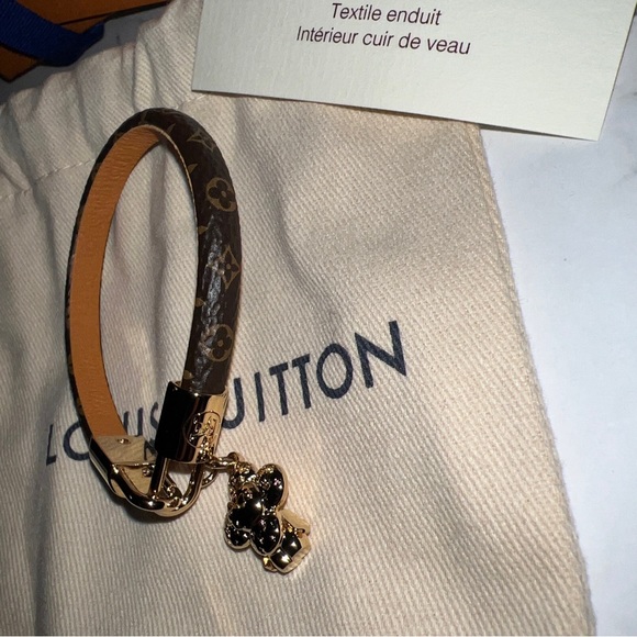 NIB Authentic Louis Vuitton Vivienne bracelet Size 17 M6773F - Picture 3 of 16